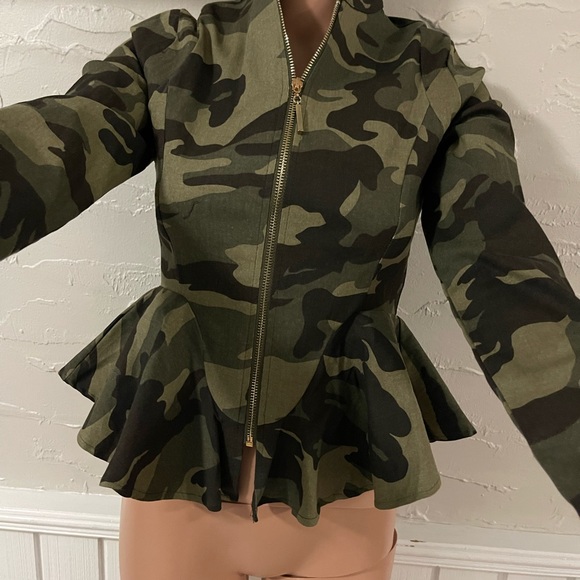 Voila peplum camo jacket - Picture 2 of 8